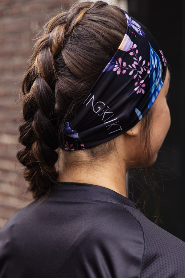 sporthaarband met vlinders en bloemen